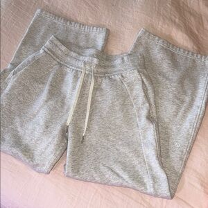 Lululemon - Scuba Mid-Rise Wide-Leg
Pant